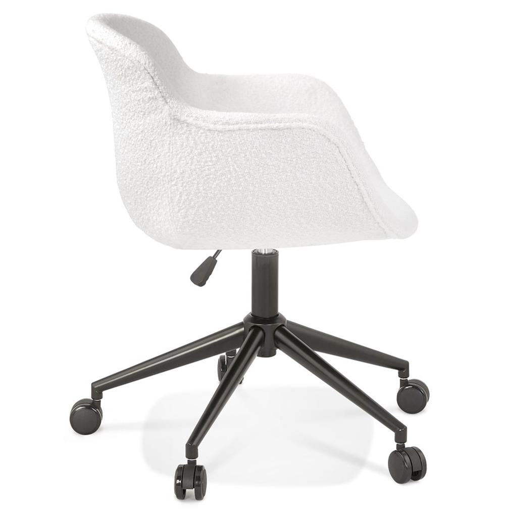 Drehstuhl mit weißem Bouclé-Bezug - kompakte Maße 59x54x80cm - ideal fürs moderne Home-Office von Kadima Design_