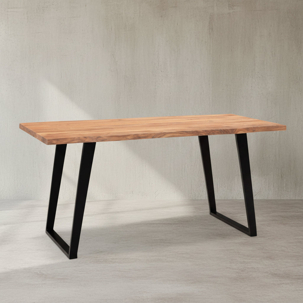 Schreibtisch aus Massivholz mit Baumkante und U-Gestell - ideal fürs kleine Homeoffice von Kadima Design_