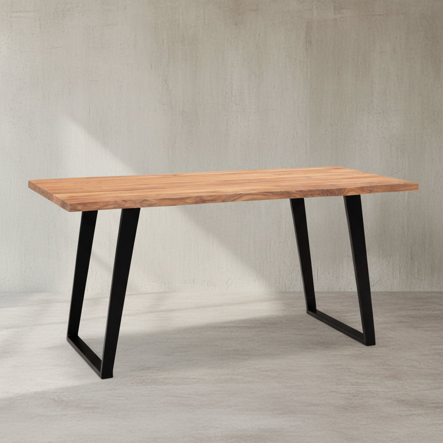 Schreibtisch aus Massivholz mit Baumkante und U-Gestell - ideal fürs kleine Homeoffice von Kadima Design_