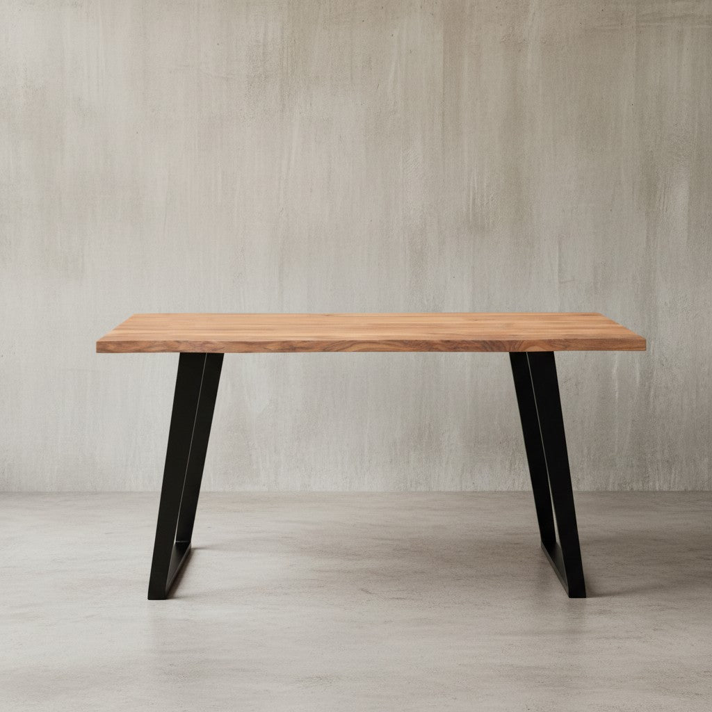 Bürotisch aus Akazienholz - Industrial Style mit Baumkante - optimal für beengte Räume von Kadima Design_