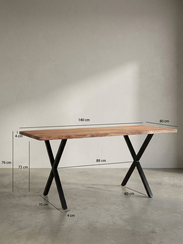 Technisches Maßbild des Schreibtisches mit exakten Abmessungen: Breite 140 cm, Tiefe ca. 80 cm und Höhe 76 cm für die Raumplanung._