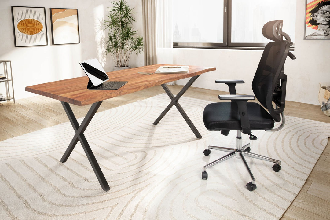 Bürotisch schmal 120x60 mit Massivholzplatte und Industrial Beinen für platzsparende Arbeitsbereiche von Kadima Design_