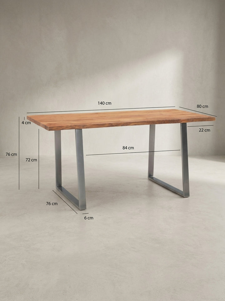 Skizze mit allen exakten Maßen des Schreibtisches: 140 cm Breite, 76 cm Höhe und ca. 80 cm Tiefe für die perfekte Raumplanung._
