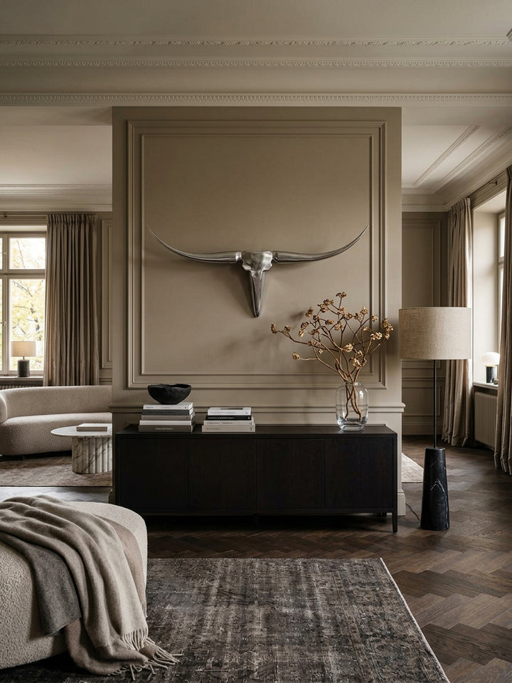 Bull Geweih Wanddekoration_ stilvoll aus Aluminium_ handgefertigt_ modernes Design_ für ein elegantes Zuhause - KADIMA DESIGN_Farbe_ Silber_ Größe_ 125x10x60 cm_