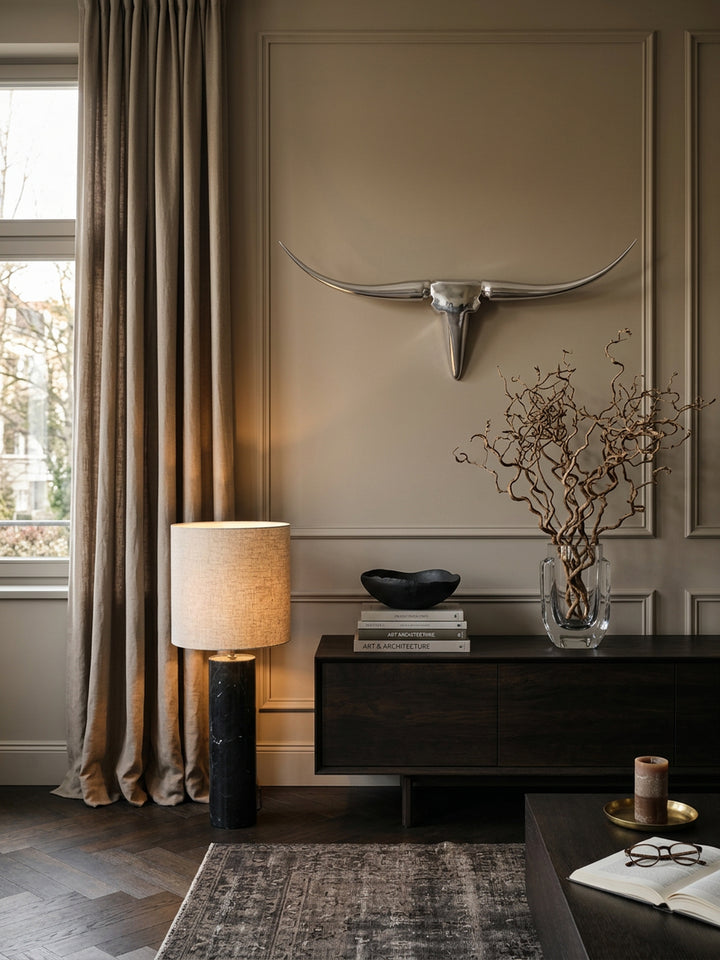 Bull Geweih Wanddekoration_ stilvoll aus Aluminium_ handgefertigt_ modernes Design_ für ein elegantes Zuhause - KADIMA DESIGN_Farbe_ Silber_ Größe_ 125x10x60 cm_