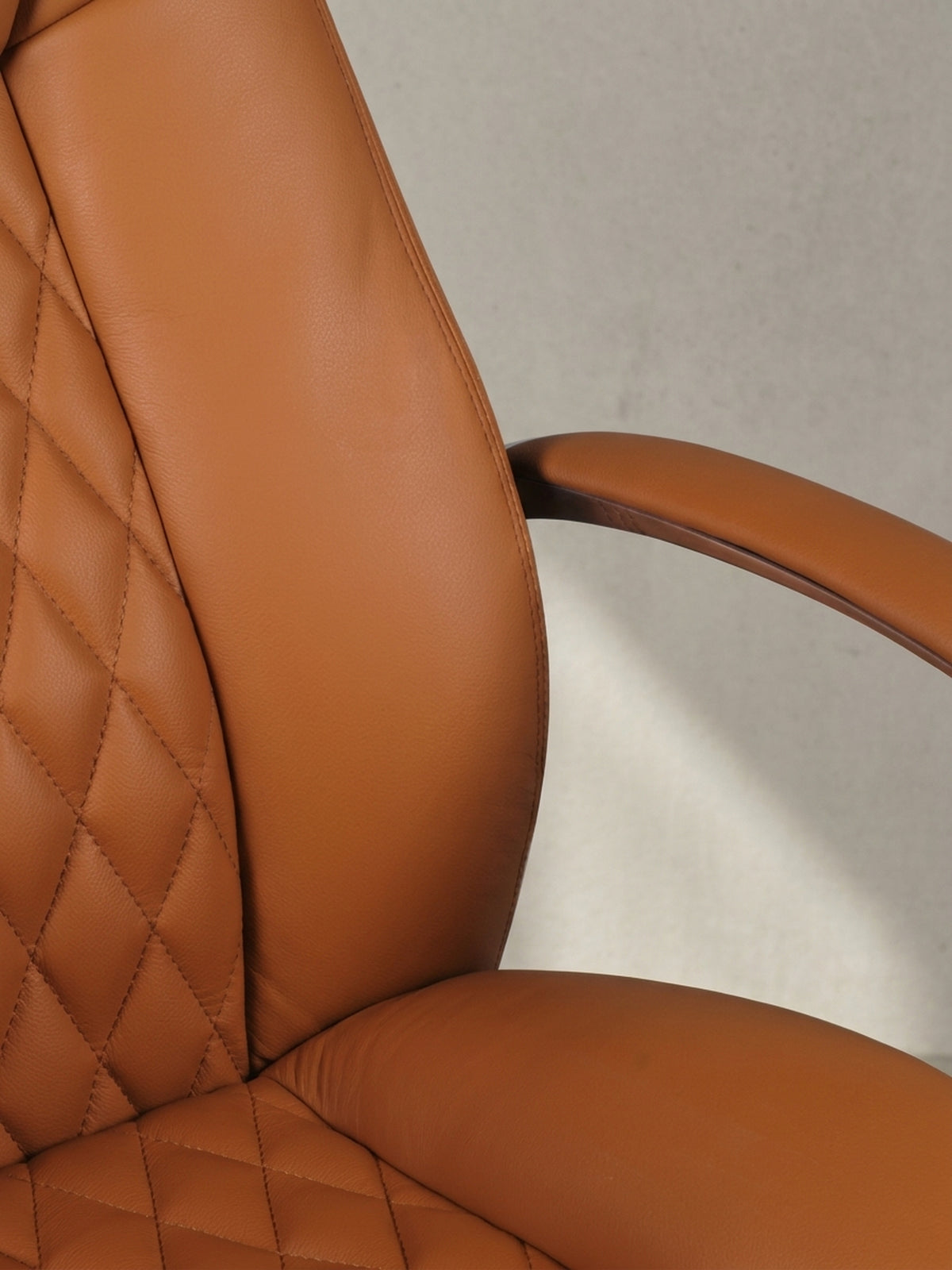 Bürostuhl Echtleder mit Rollen und Höhenverstellung 70x68x130 cm modern Design Möbel hochwertig Home Office Wohnzimmer Einrichtung Inspiration Wohnen Interior Zuhause elegant stilvoll_