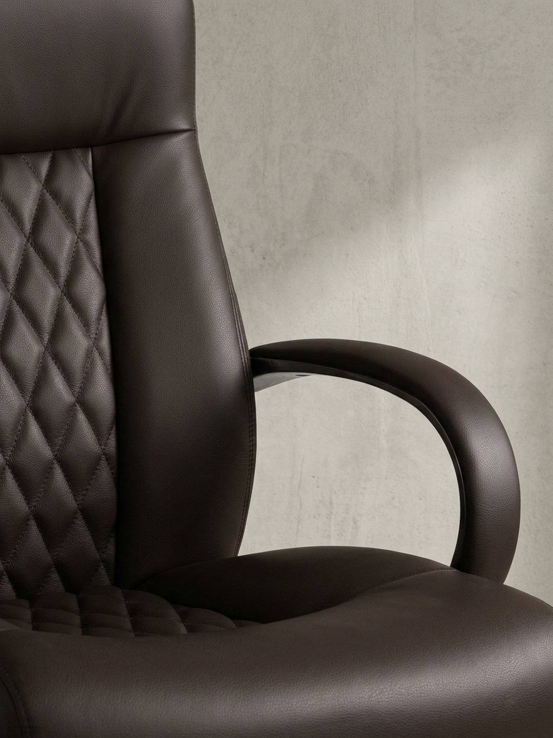 Bürostuhl Echtleder braun mit Rollen und Höhenverstellung 70x68x130 cm modern Design Möbel hochwertig Home Office Wohnzimmer Einrichtung Inspiration Wohnen Interior Zuhause elegant stilvoll_