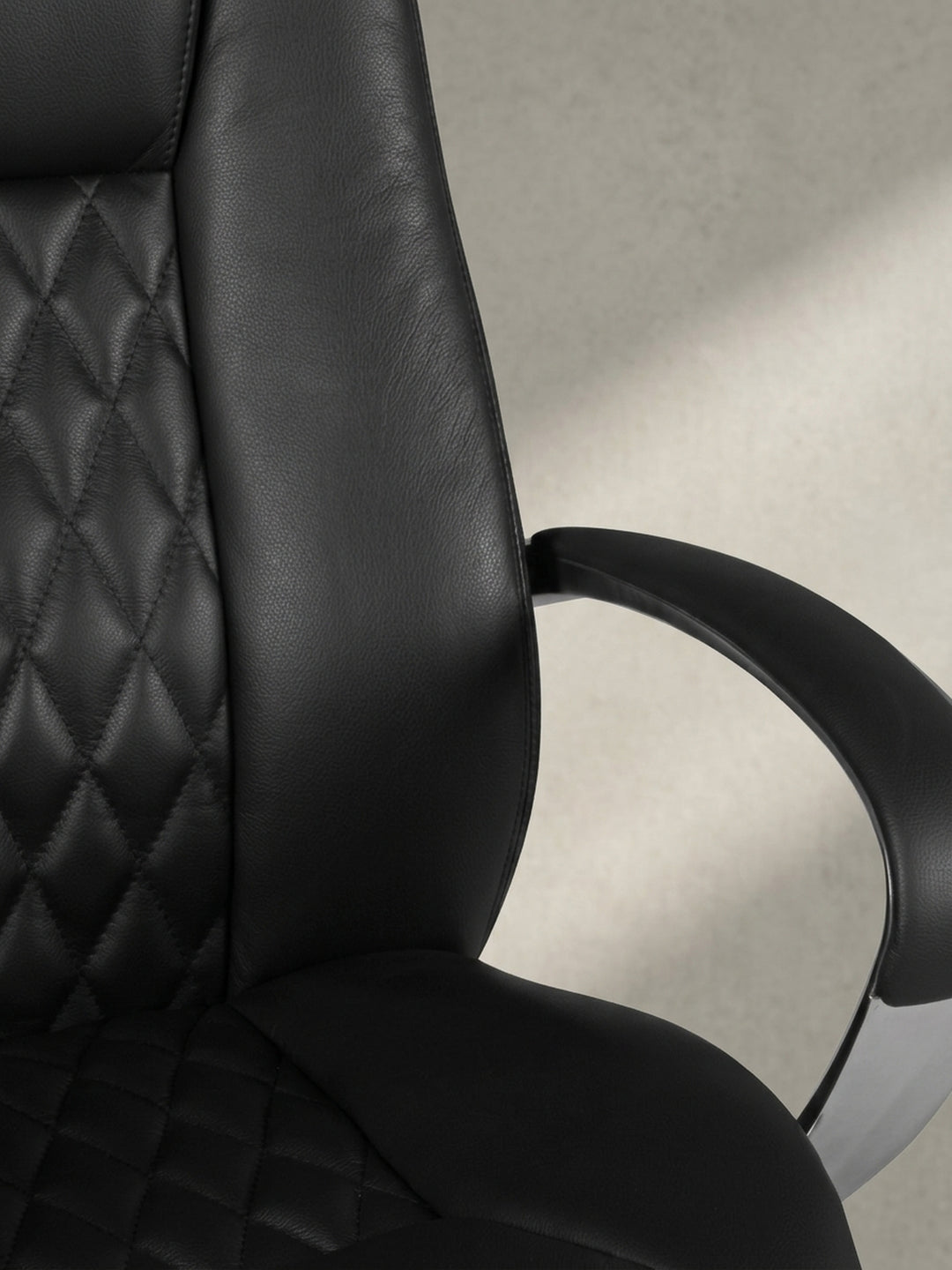 Bürostuhl Echtleder schwarz mit Rollen und Höhenverstellung 70x68x130 cm modern Design Möbel hochwertig Home Office Wohnzimmer Einrichtung Inspiration Wohnen Interior Zuhause elegant_