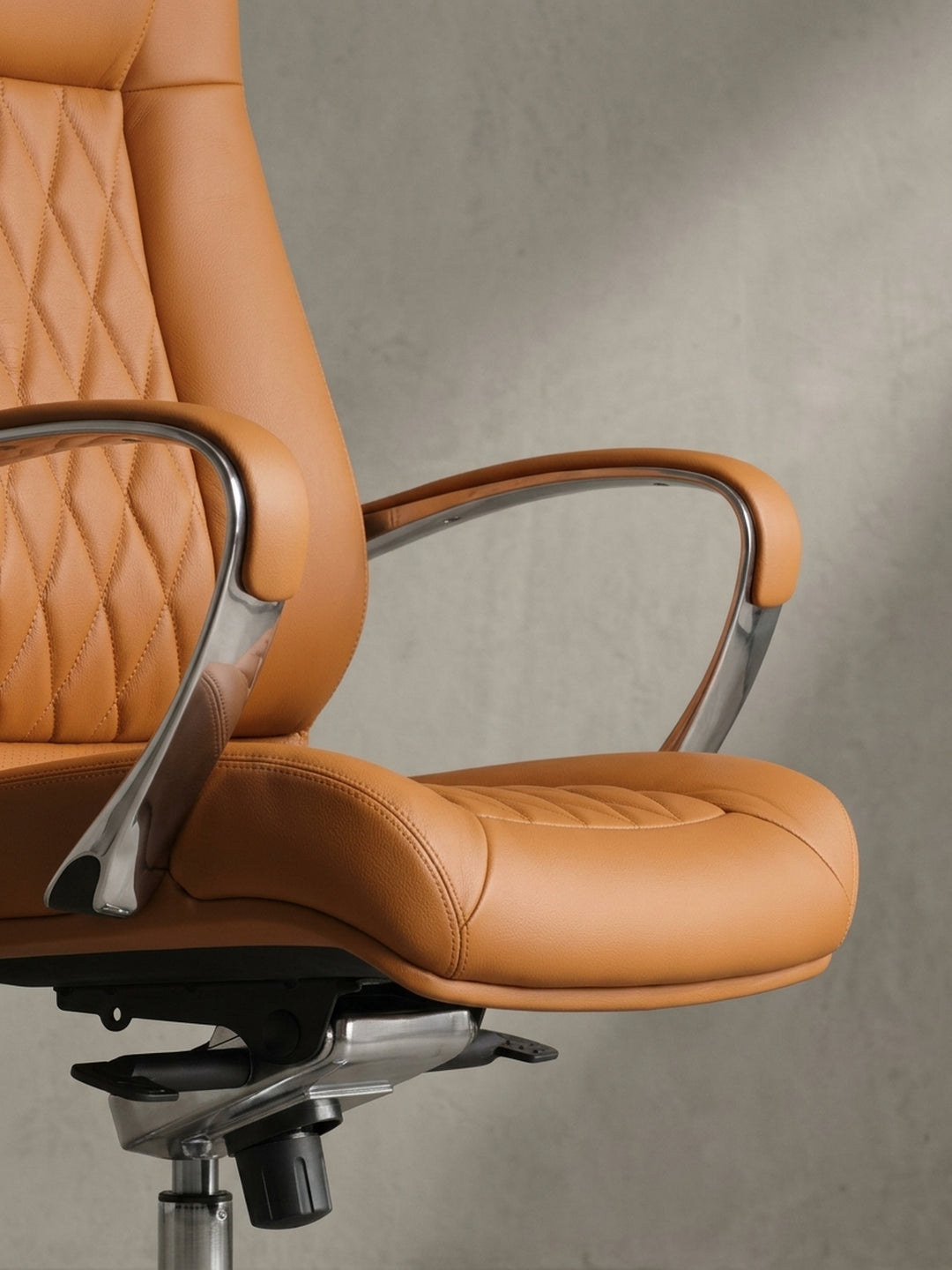 Bürostuhl Echtleder mit Rollen und Höhenverstellung 70x67x136 cm modern Design Möbel hochwertig Home Office Wohnzimmer Einrichtung Inspiration Wohnen Interior Zuhause elegant stilvoll_