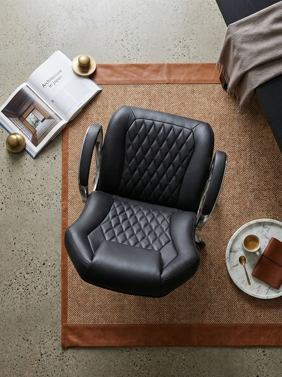 Bürostuhl Echtleder schwarz 70x67x136 cm Wohnidee Home Office Einrichtungsidee stilvoll kombinieren mit Rollen und Höhenverstellung Design Möbel Inspiration Wohnen Interior Zuhause_