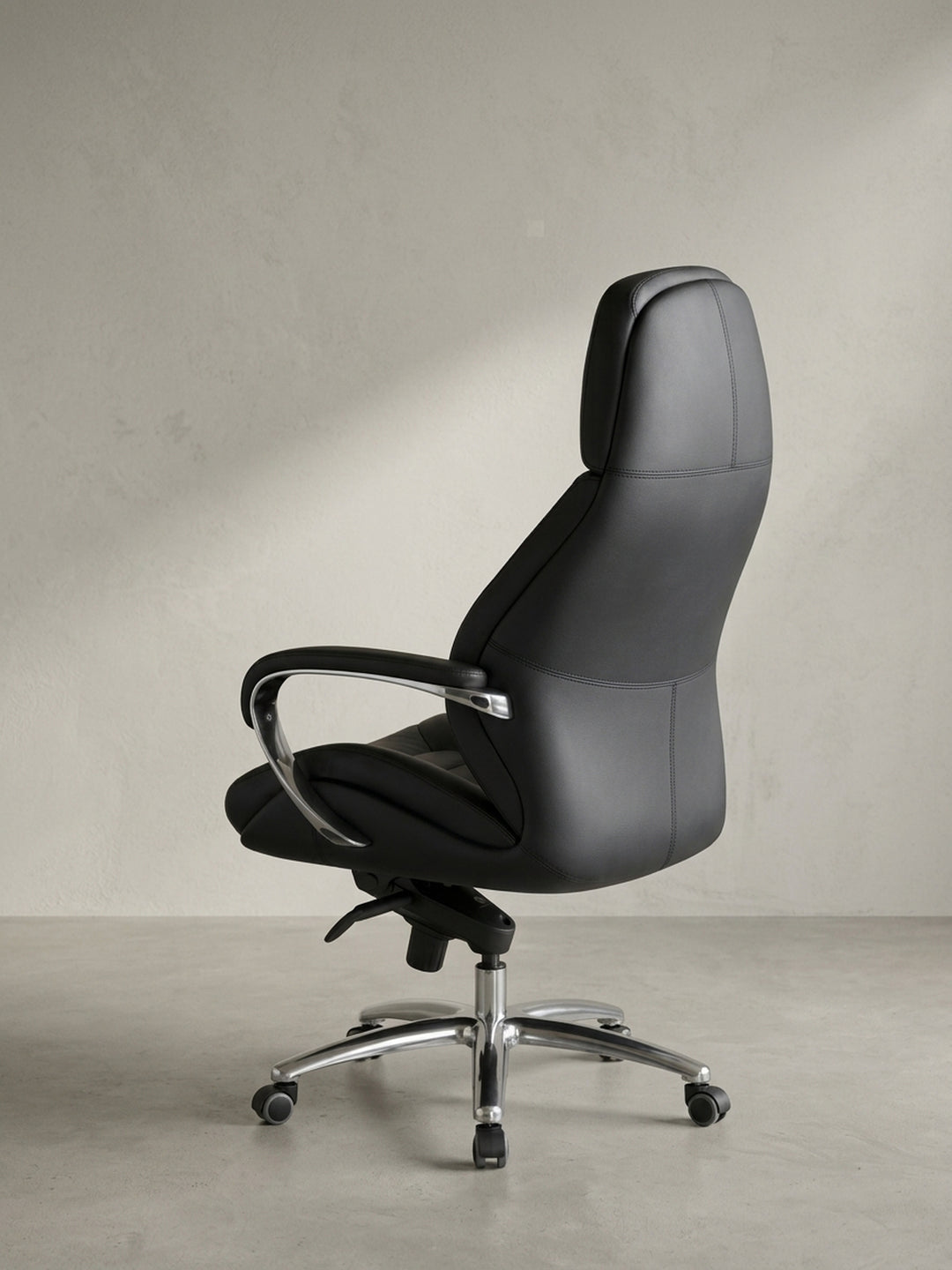 Bürostuhl Eiche Massivholz schwarz mit Rollen und Höhenverstellung 67x67x137 cm modern Design Möbel hochwertig Home-Office Wohnzimmer Einrichtung Inspiration Wohnen Interior Zuhause elegant_