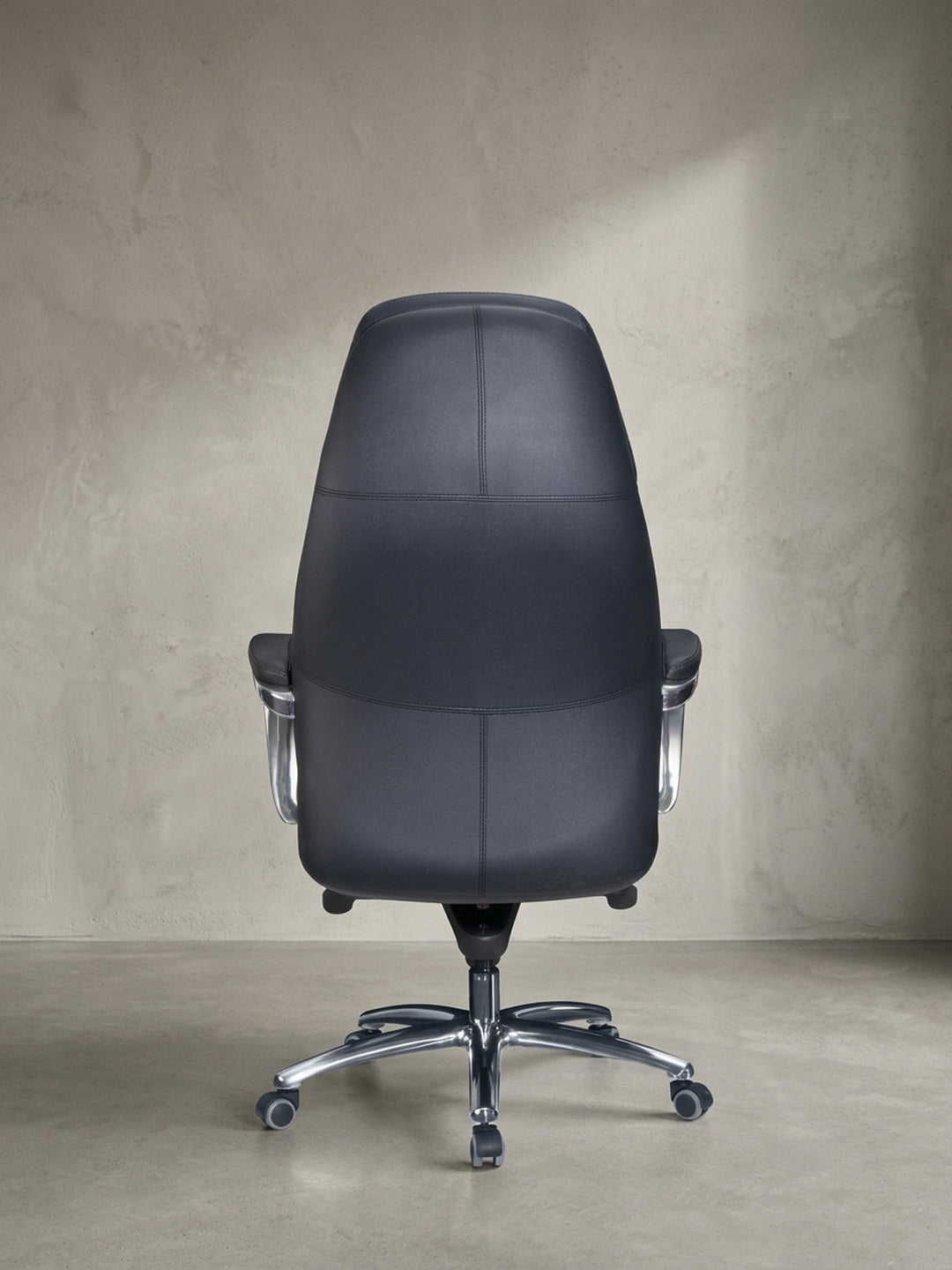 Bürostuhl aus Eiche Massivholz schwarz 67x67x137 cm mit Rollen und Höhenverstellung Design Möbel Einrichtung modern stilvoll robust hochwertig Premium Home-Office Wohnen Interior Zuhause_