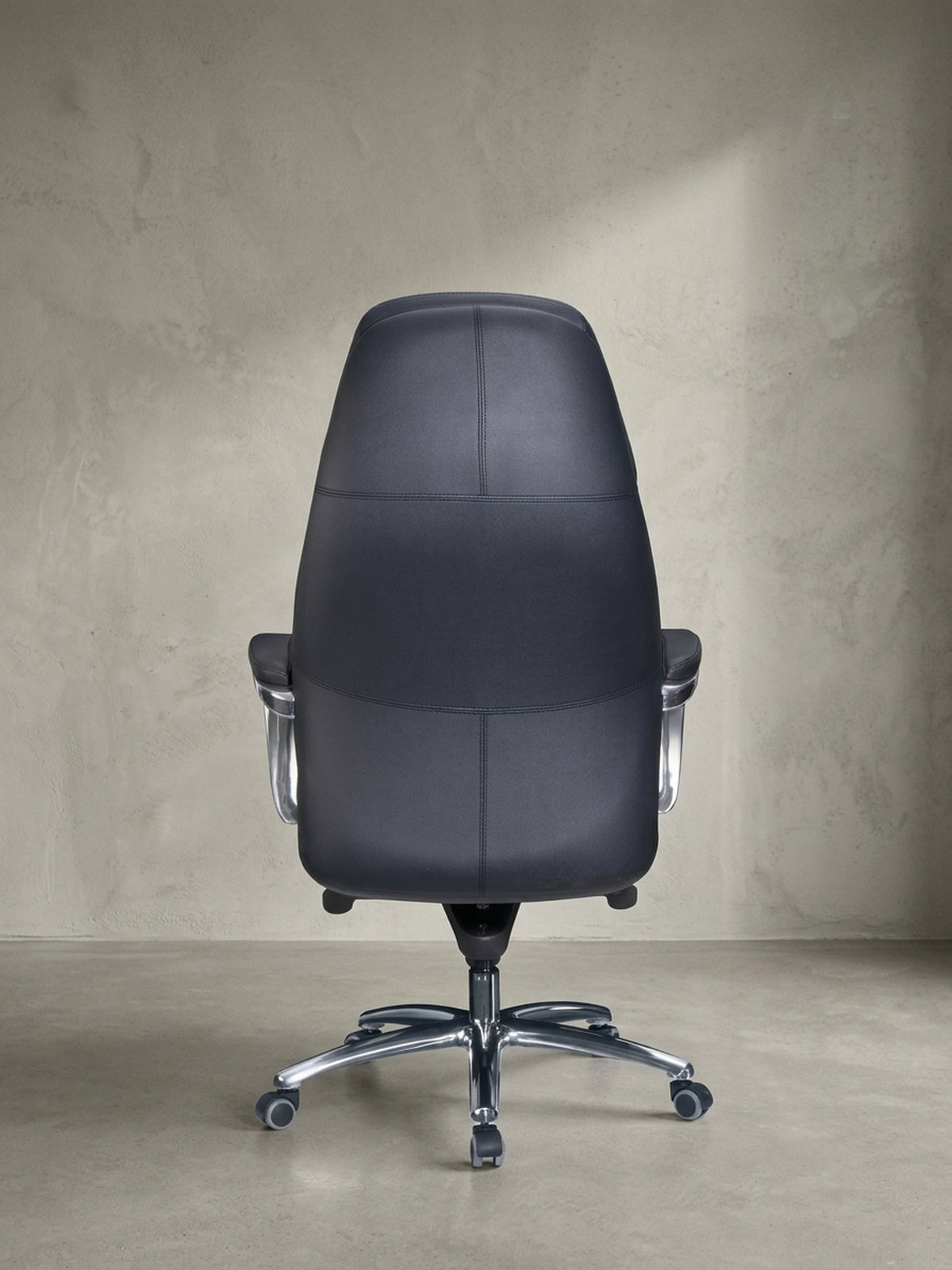 Bürostuhl aus Eiche Massivholz schwarz 67x67x136,5 cm mit Rollen und Höhenverstellung Design Möbel Einrichtung modern stilvoll robust hochwertig Premium Home-Office Wohnen Interior Zuhause_