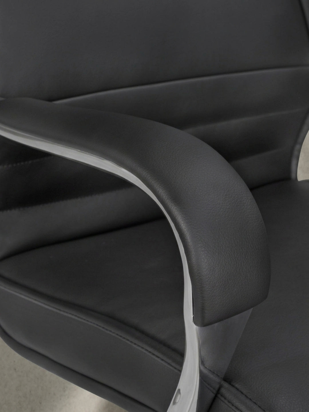 Bürostuhl Eiche Massivholz schwarz 60x61x126 cm mit Rollen und Höhenverstellung für Home Office Design Möbel modern hochwertig stilvoll robust langlebig Wohnen Einrichtung Interior Zuhause_
