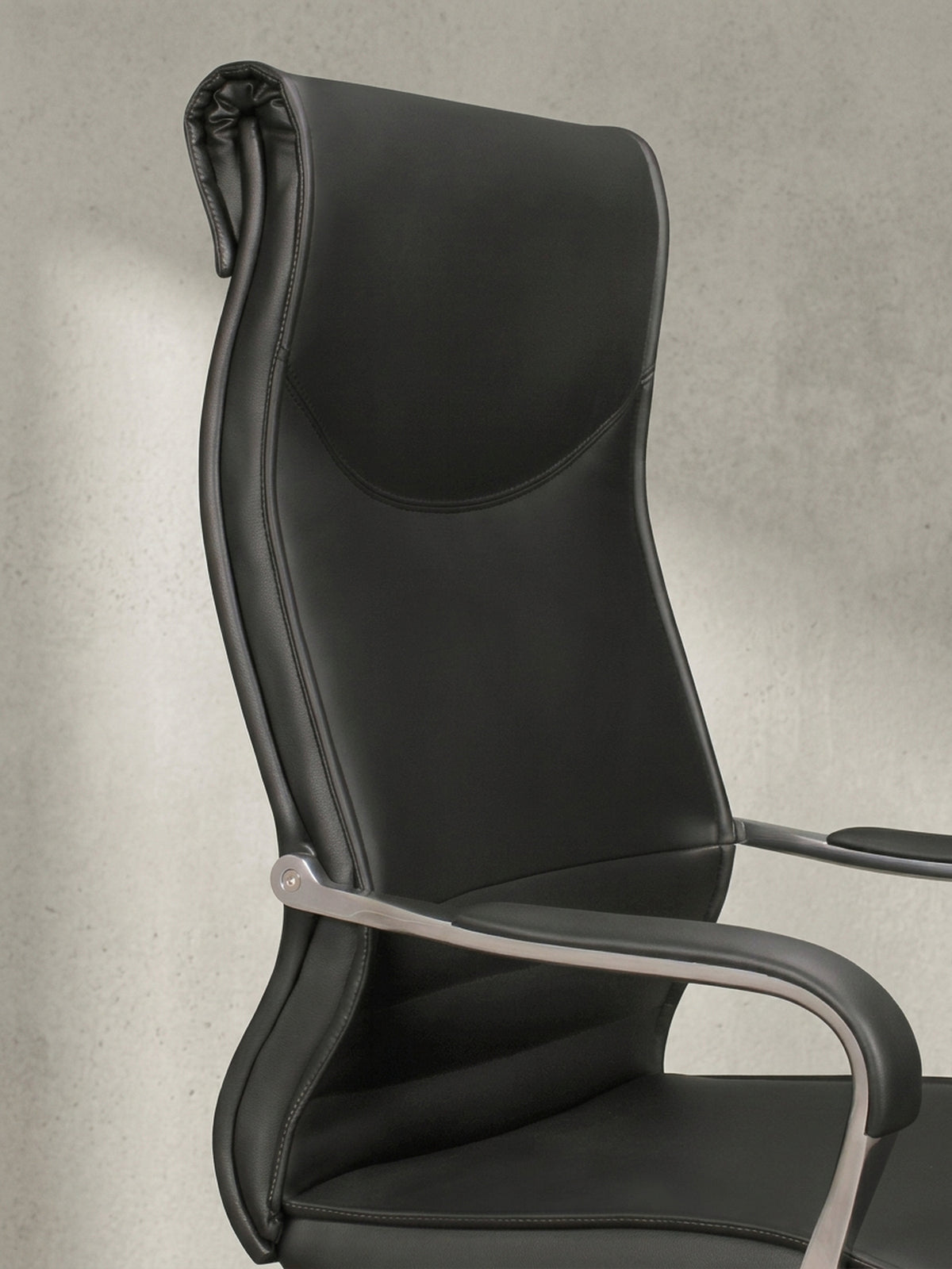 Bürostuhl aus Eiche Massivholz schwarz 60x61x126 cm mit Rollen und Höhenverstellung Design Möbel Einrichtung modern stilvoll robust hochwertig Premium Home Office Wohnen Interior Zuhause