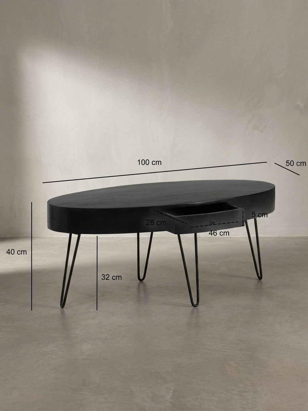 Der ovale Couchtisch mit exakten Maßen von 100x50x40 cm und detaillierter Bemaßung der Schublade zur perfekten Raumplanung im Wohnzimmer._