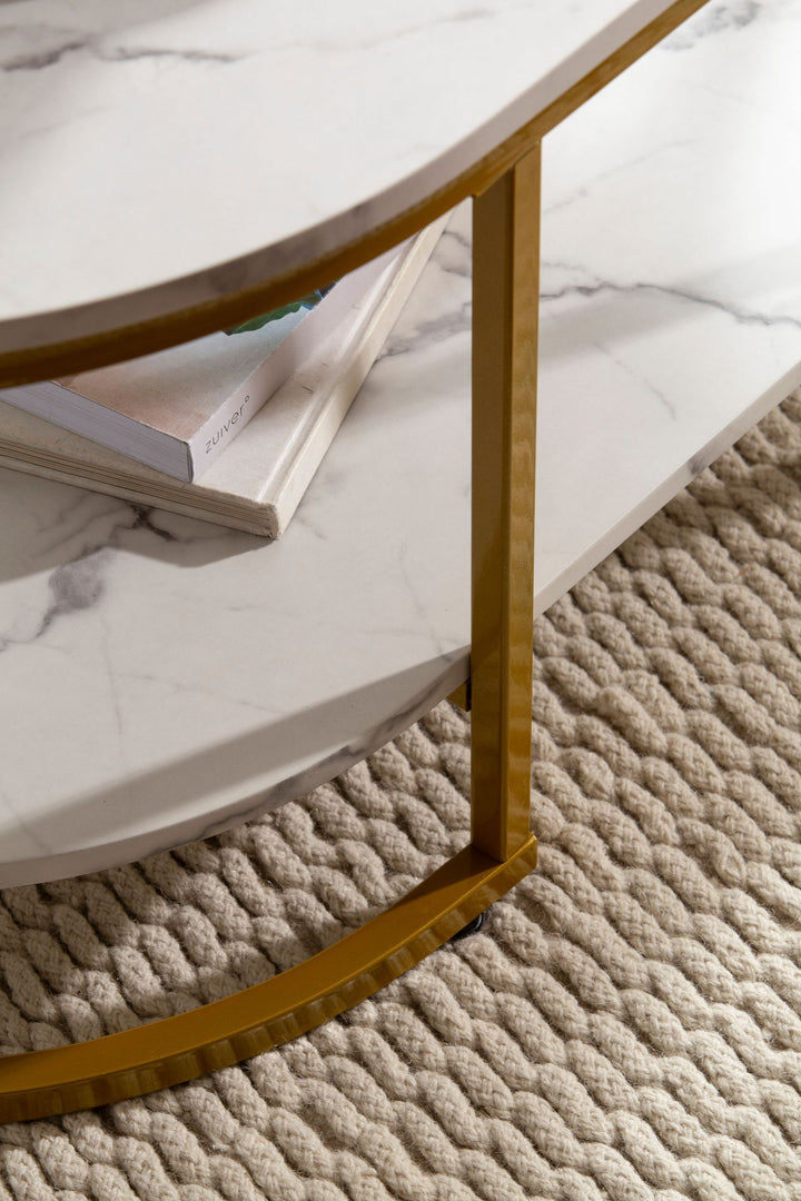 Couchtisch mit Marmor Optik, rechteckig, Ablage, goldenes Metallgestell
