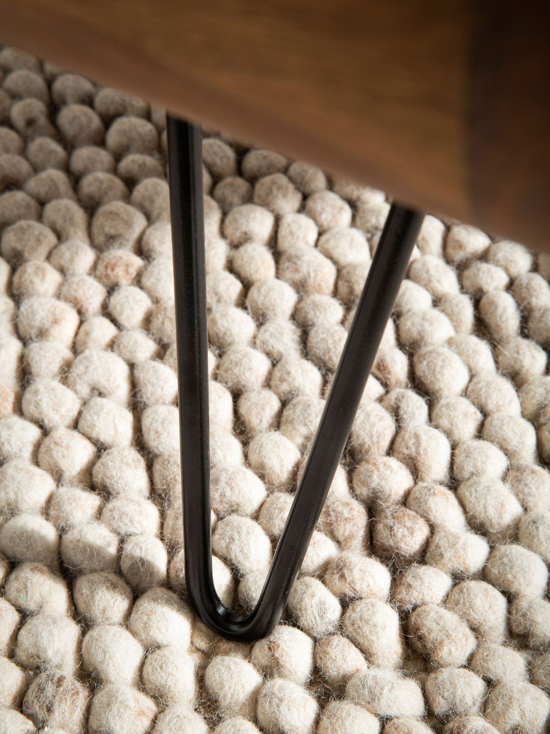 Couchtisch aus Massivholz und Metall - 100x60x47 cm - Rechteckig mit Stauraum und Haarnadelbeinen_