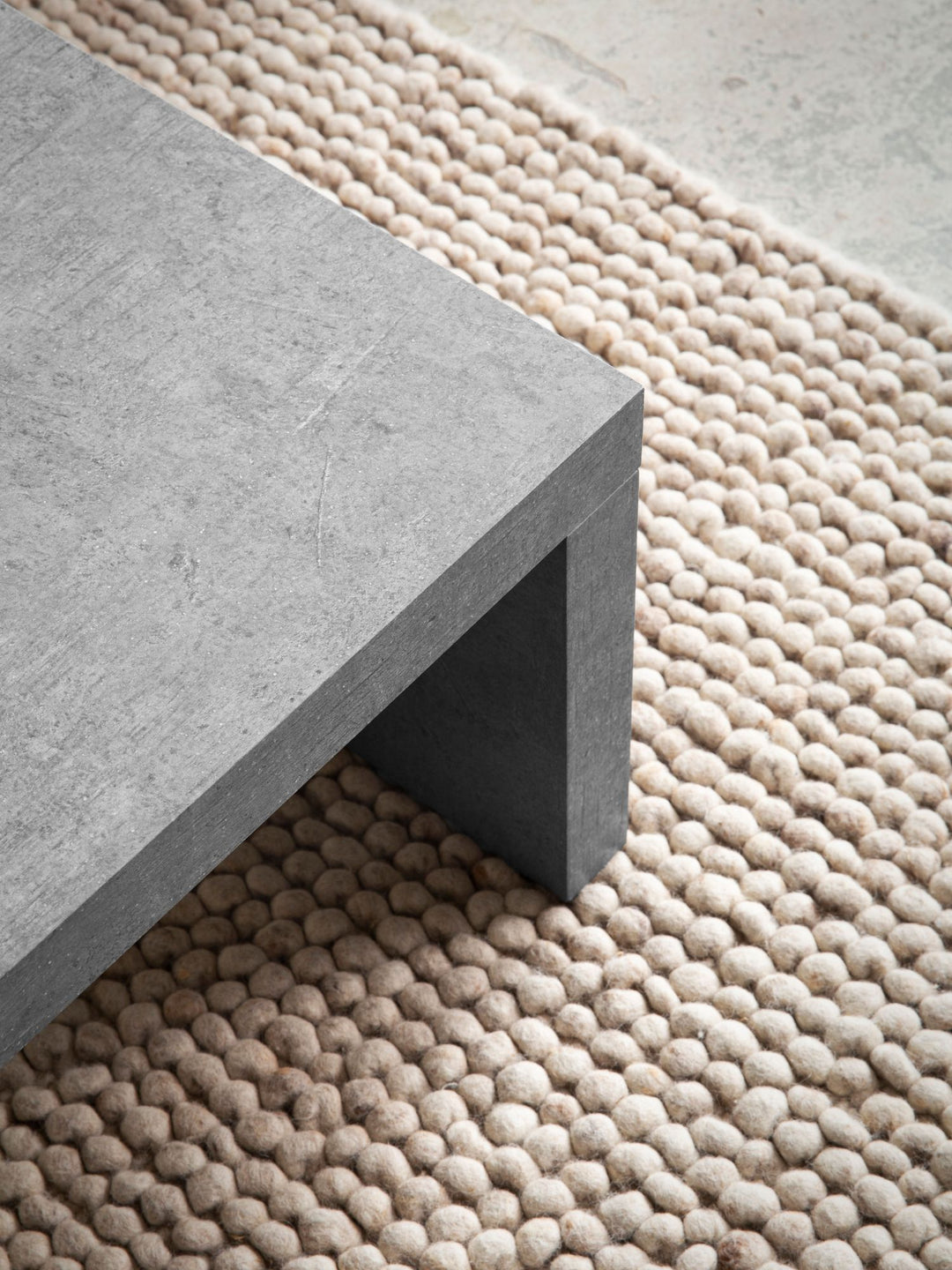 Couchtisch in Beton-Optik, zeitloses Design, rechteckig, schlicht