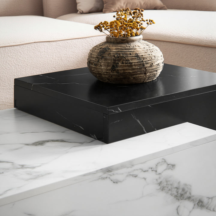 Schwarze obere Ebene des Sofatisches in eleganter Marmor-Optik _