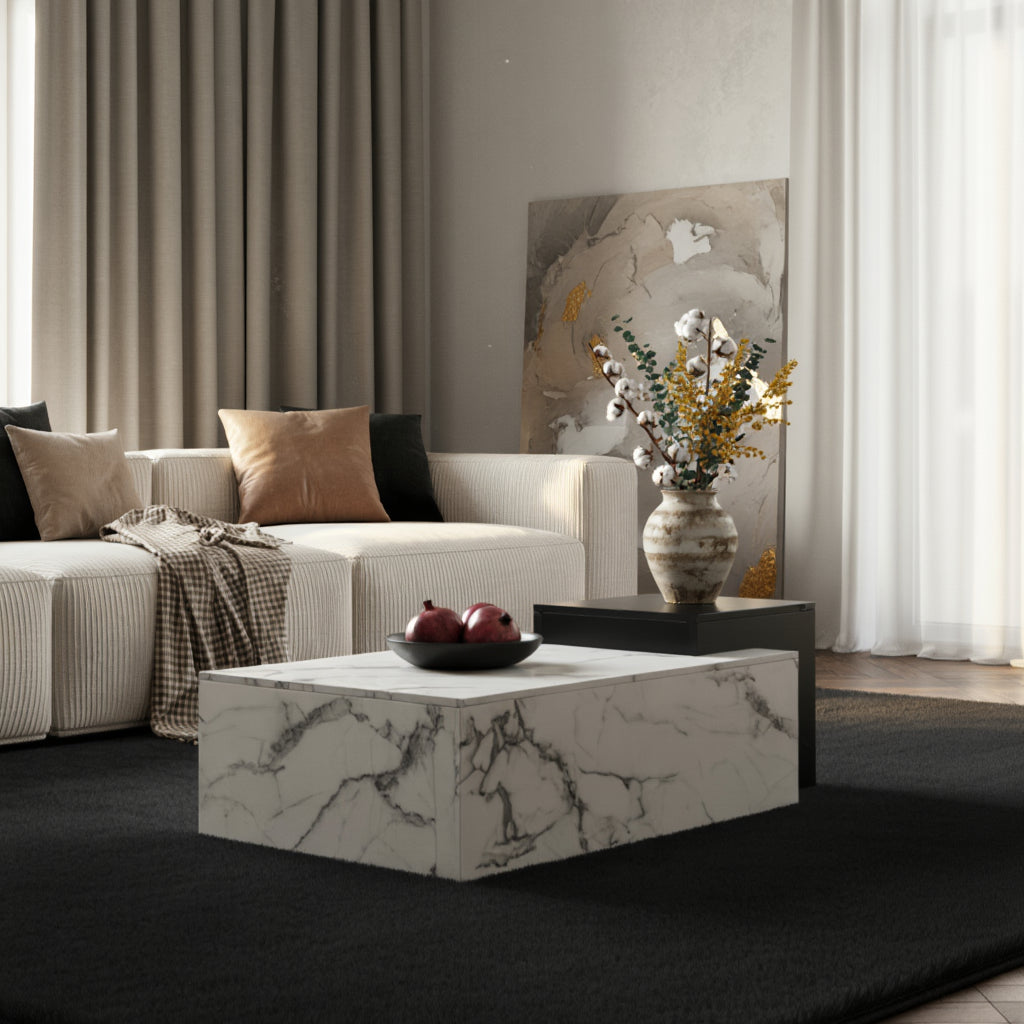 Loungetisch mit schwarzer und weißer Tischplatte vor beigem Sofa _