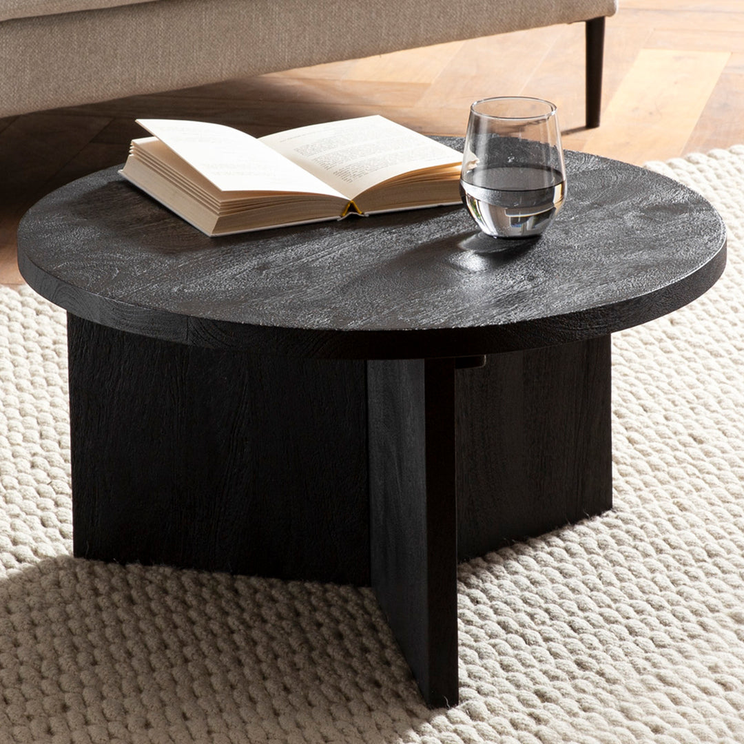 Couchtisch rund in Schwarz, aus Massivholz Mango, 60x60x33cm, Dreibein-Design, Niedrig, Modern, mit Naturholzmaserung