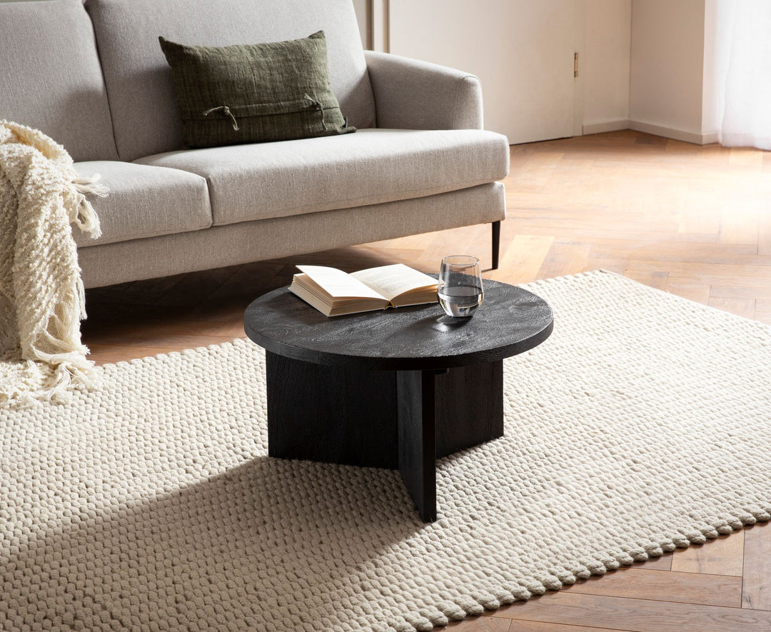 Couchtisch rund in Schwarz, aus Massivholz Mango, 60x60x33cm, Dreibein-Design, Niedrig, Modern, mit Naturholzmaserung