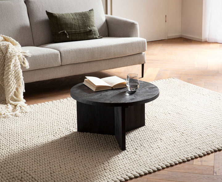Couchtisch rund in Schwarz, aus Massivholz Mango, 60x60x33cm, Dreibein-Design, Niedrig, Modern, mit Naturholzmaserung