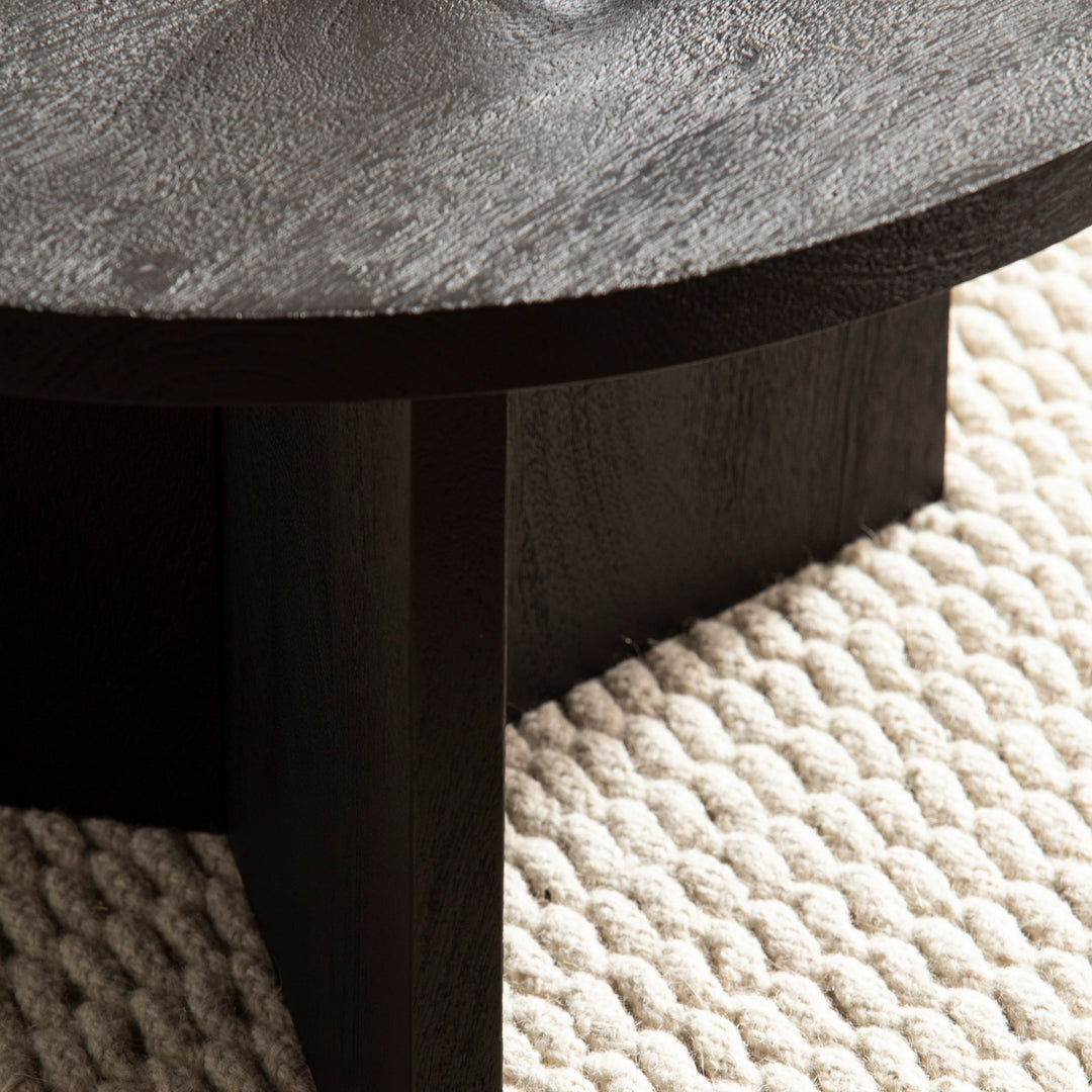 Couchtisch rund in Schwarz, aus Massivholz Mango, 60x60x33cm, Dreibein-Design, Niedrig, Modern, mit Naturholzmaserung