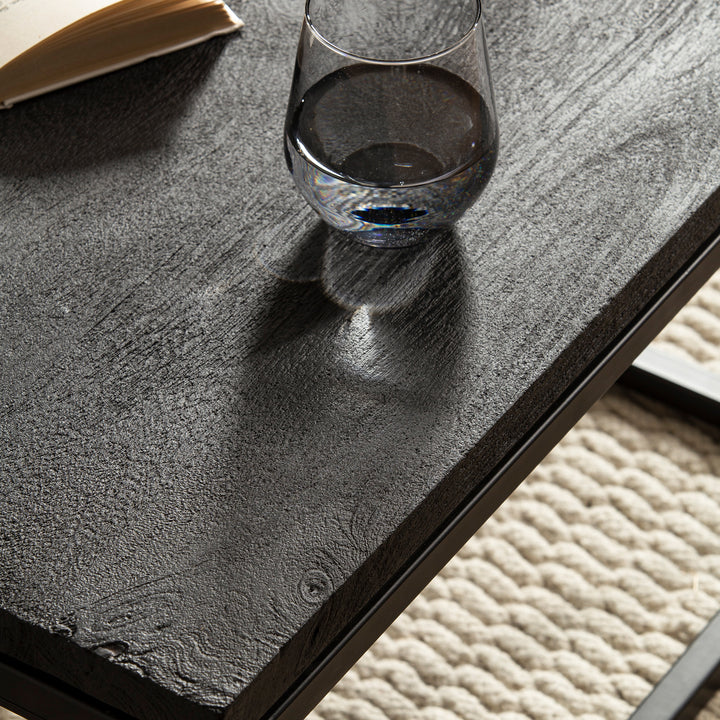 Couchtisch aus Mango Massivholz und Metall, Quadratisch, Natürliche Holzmaserung, Moderner Stil