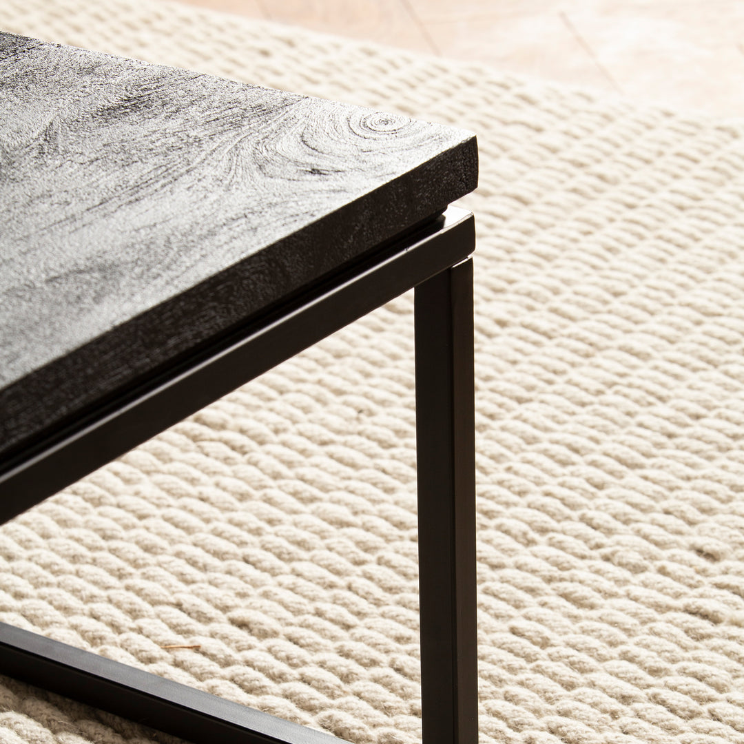 Couchtisch aus Mango Massivholz und Metall, Quadratisch, Natürliche Holzmaserung, Moderner Stil