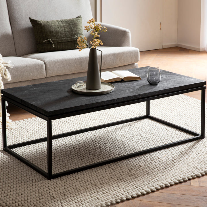 Couchtisch aus Mango Massivholz und Metall, Quadratisch, Natürliche Holzmaserung, Moderner Stil