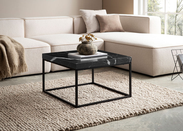 Couchtisch in Stein-Optik mit Metallbeinen im modernen Design
