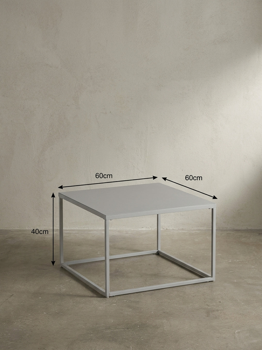 Technische Zeichnung des weißen Metall-Couchtischs mit exakten Maßangaben Breite 60 cm Tiefe 60 cm und Höhe 40 cm für die Raumplanung_