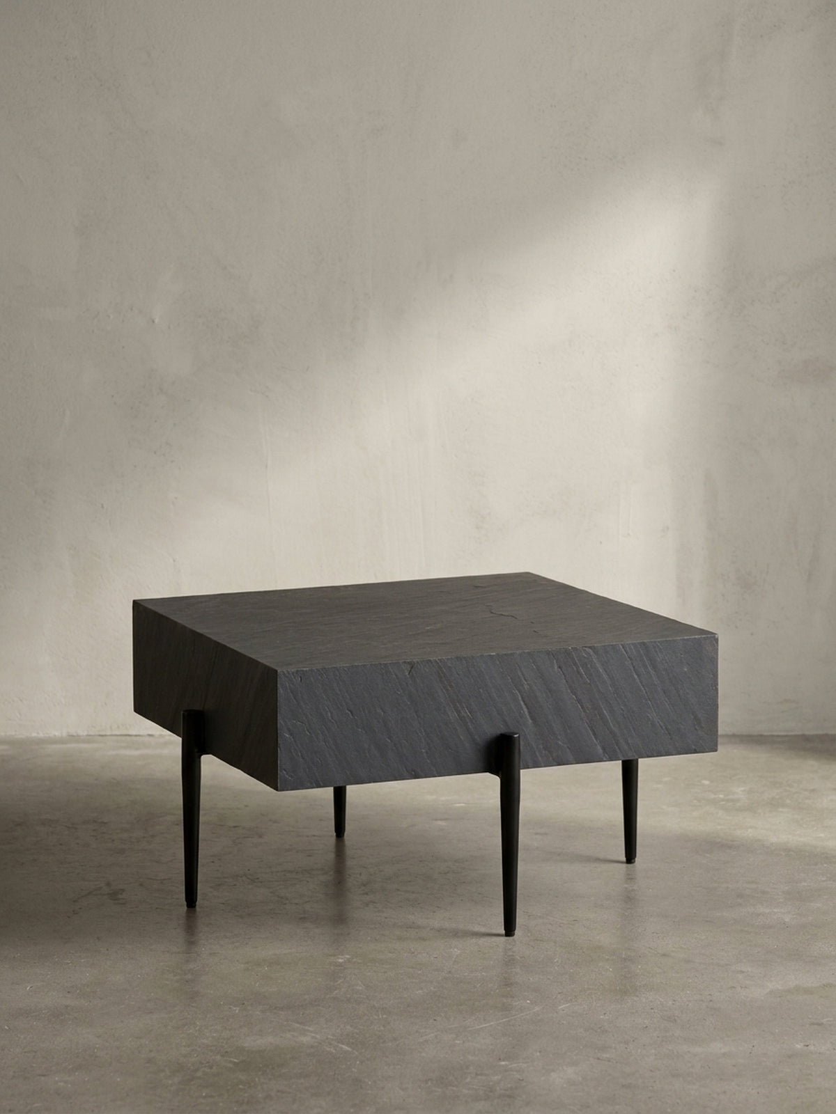 Couchtisch Anthrazit Steinoptik – Modern, Quadratisch & Massiv – Kadima Design