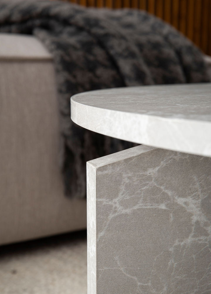 Couchtisch rund in Stein-Optik – modernes Design in Großformat