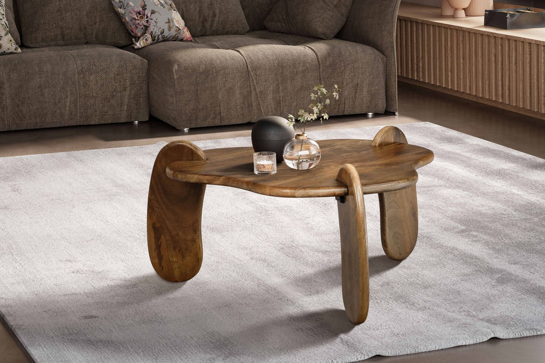 Couchtisch in Walnussfarbe aus Mangoholz Massiv, Niedriges Dreibein-Design, Organisch, 78x78x39.5cm