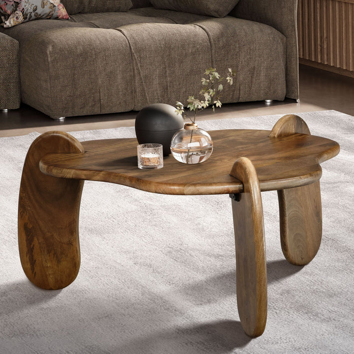 Couchtisch in Walnussfarbe aus Mangoholz Massiv, Niedriges Dreibein-Design, Organisch, 78x78x39.5cm
