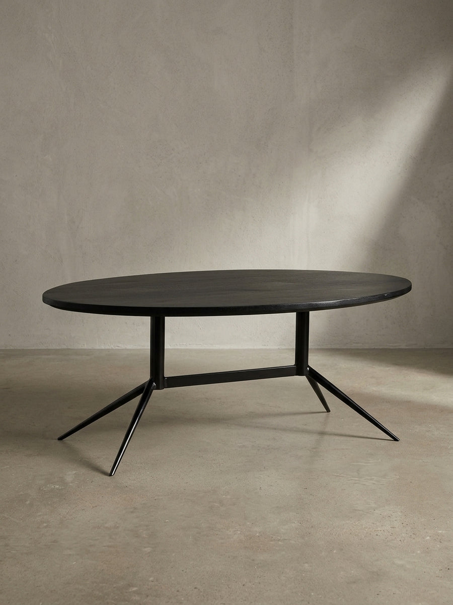 Gesamteindruck des eleganten schwarzen Couchtisches 90x50x35 cm, der zeitgemäßes Design mit natürlichen Materialien vereint_