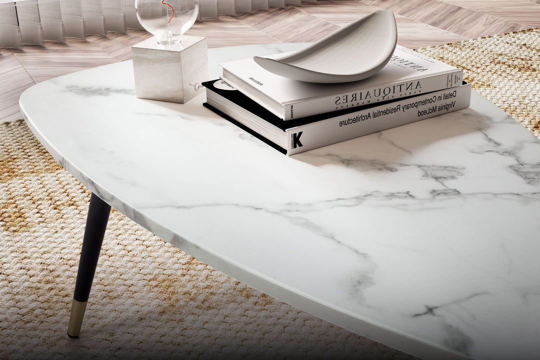 Couchtisch mit Marmor Optik, Dreibein, Metall-Gestell, Dreieckig