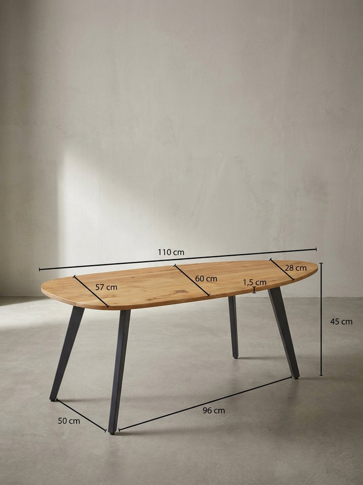 Moderner Couchtisch in Nierenform mit einer Tischplatte aus Akazienholz und schwarzen Metallbeinen, freigestellt auf weißem Hintergrund zur vollen Ansicht_