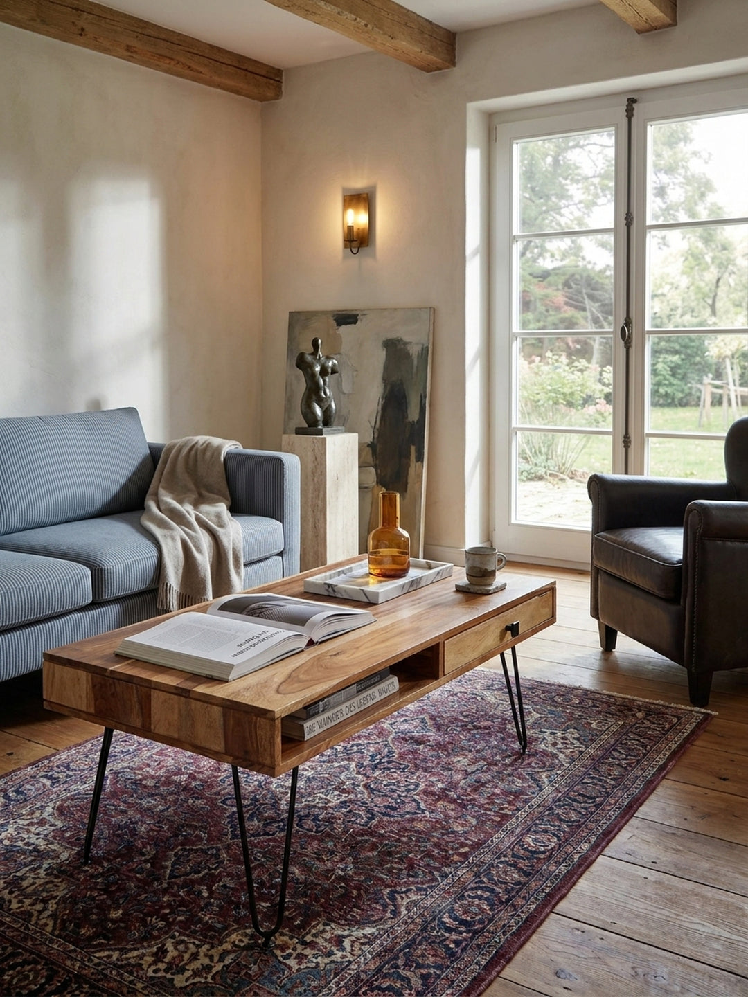 Couchtisch Akazie Massivholz natur 60x110x40 cm kombiniert mit passenden Möbeln Wohnzimmer Einrichtungsidee Möbelensemble mit Schublade harmonisch Wohnen Interior Zuhause Design modern_