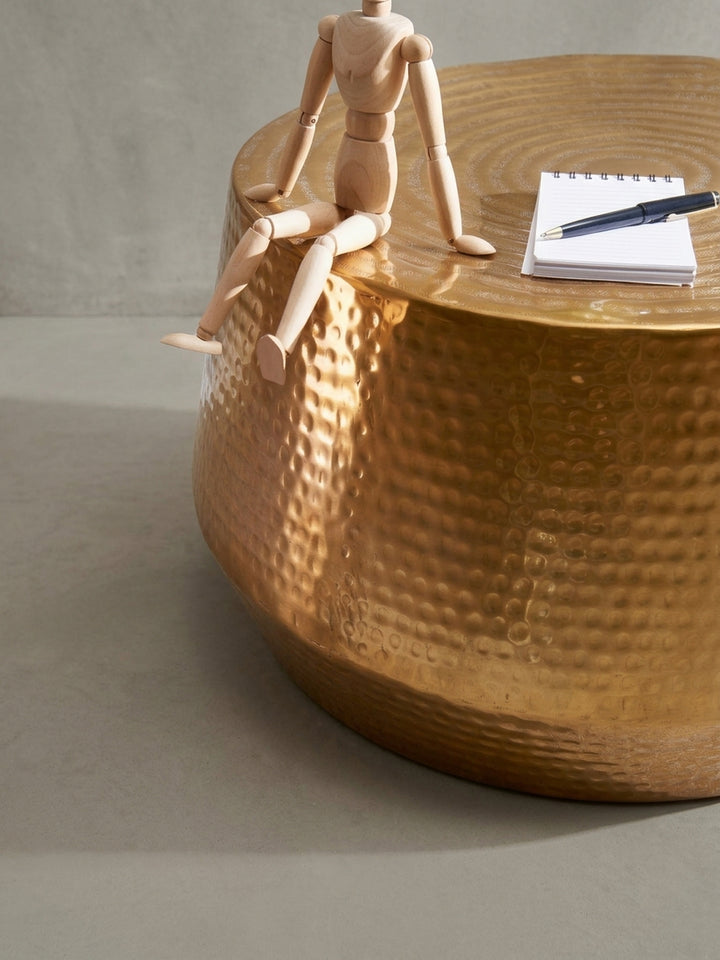 Technische Zeichnung des goldenen Couchtisches mit Maßangaben. Der runde Metalltisch hat einen Durchmesser von 60cm und eine Höhe von 36cm, ideal für moderne Wohnzimmer._