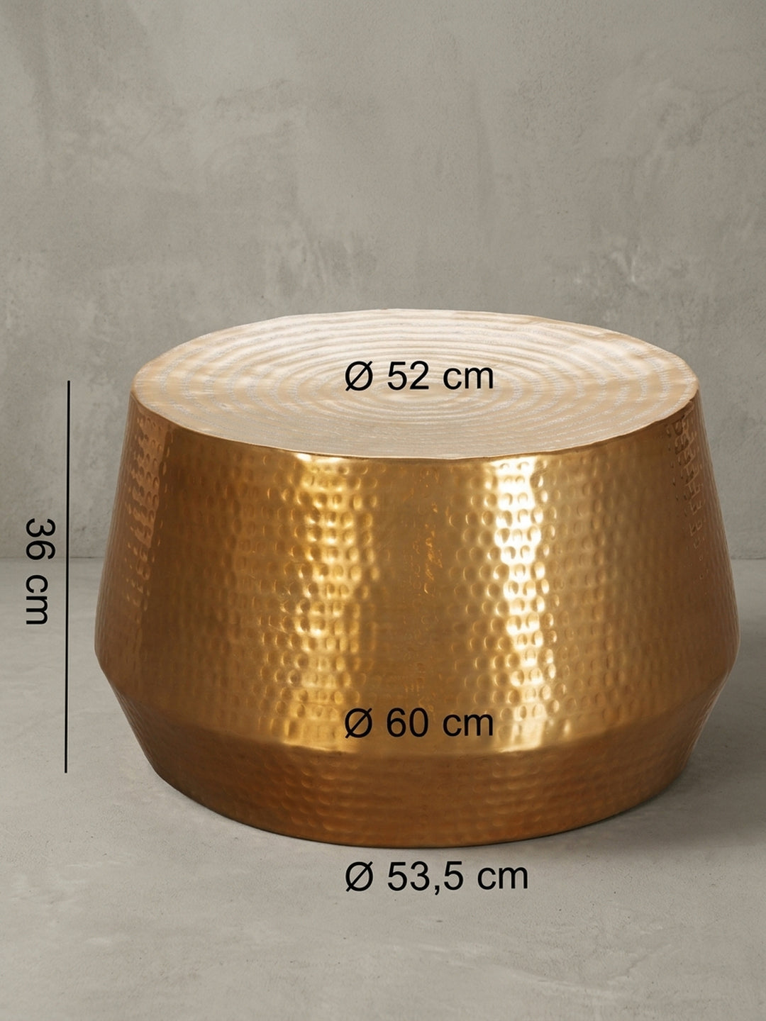 Detailansicht der Tischkante des runden Wohnzimmertisches. Die präzise Verarbeitung des lackierten Aluminiums und das durchgehende Hammerschlag-Muster unterstreichen die Qualität._