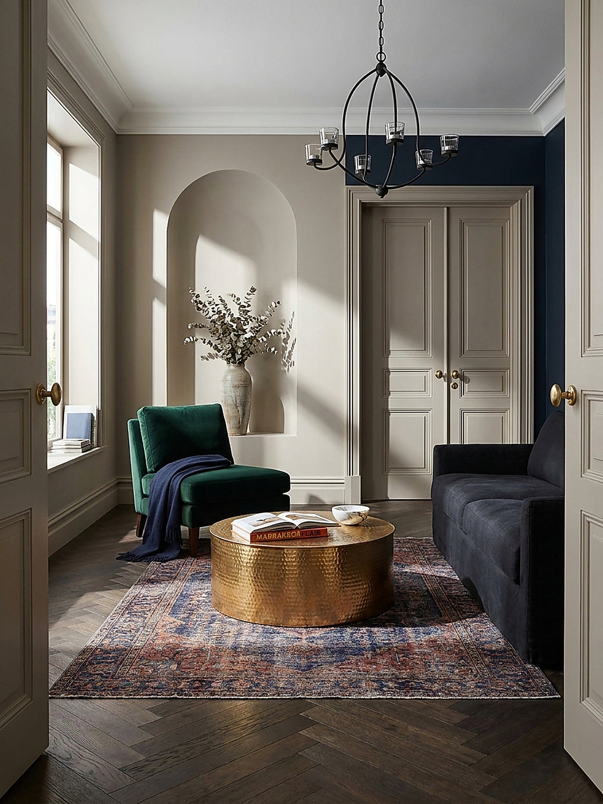 Couchtisch mit orientalischem Design, Hammerschlagstruktur und großzügiger Ablage aus Aluminium – Ansicht 4