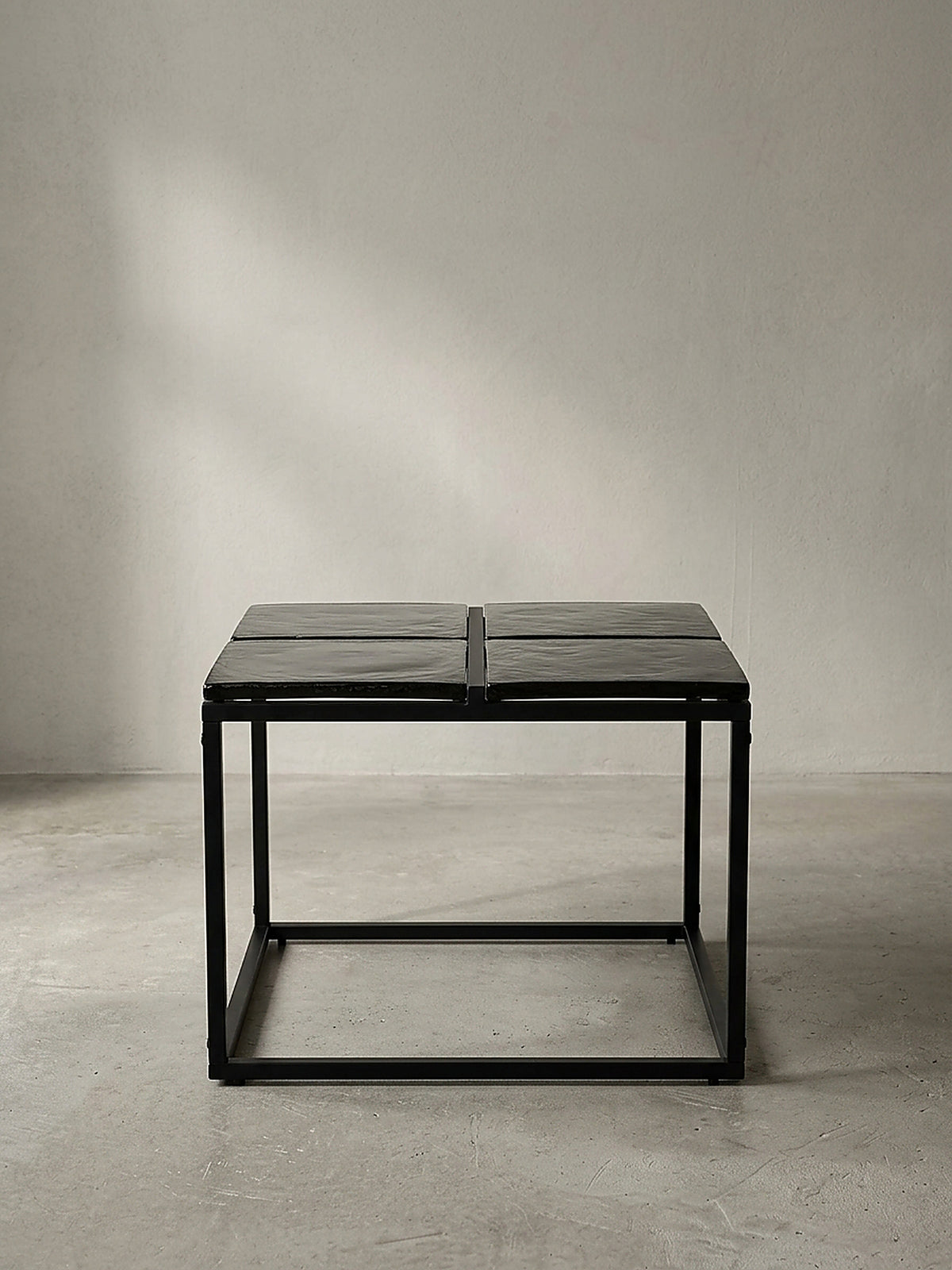 Couchtisch Quadratisch in Schwarz aus Glas und Metall, 58x58x43.5 cm – Ansicht 8