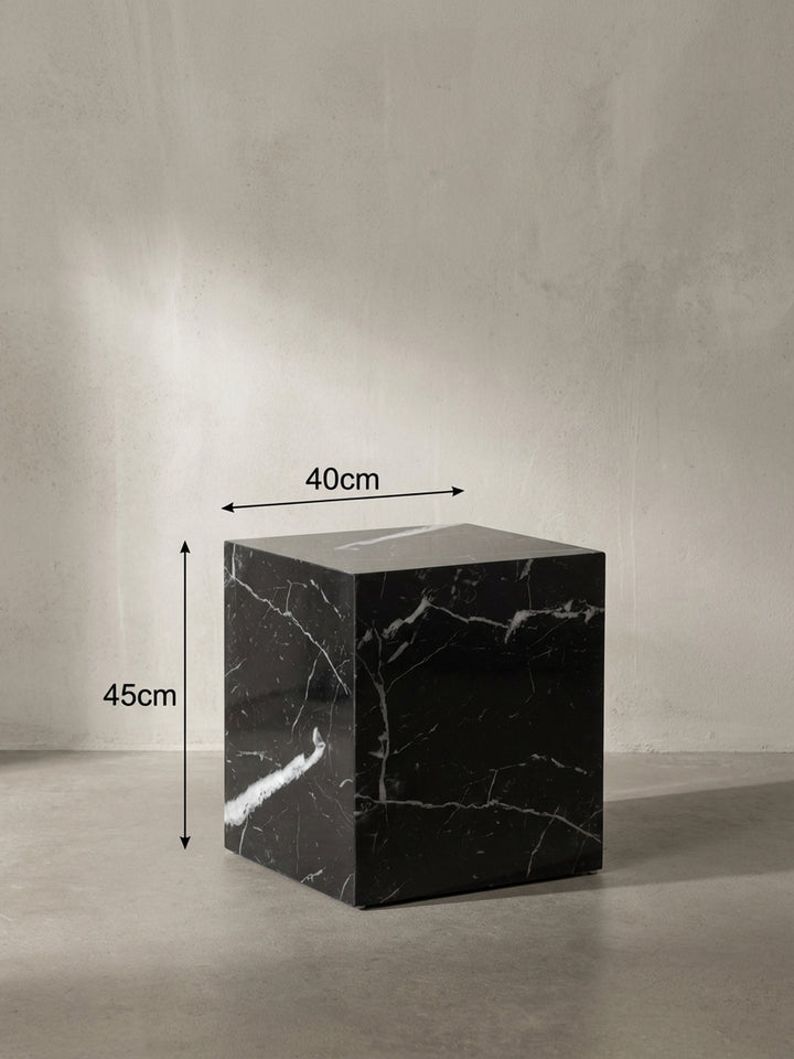 Technisches Bild des Couchtischs mit exakten Maßen: Breite 40 cm, Tiefe 40 cm und Höhe 45 cm für die Raumplanung._