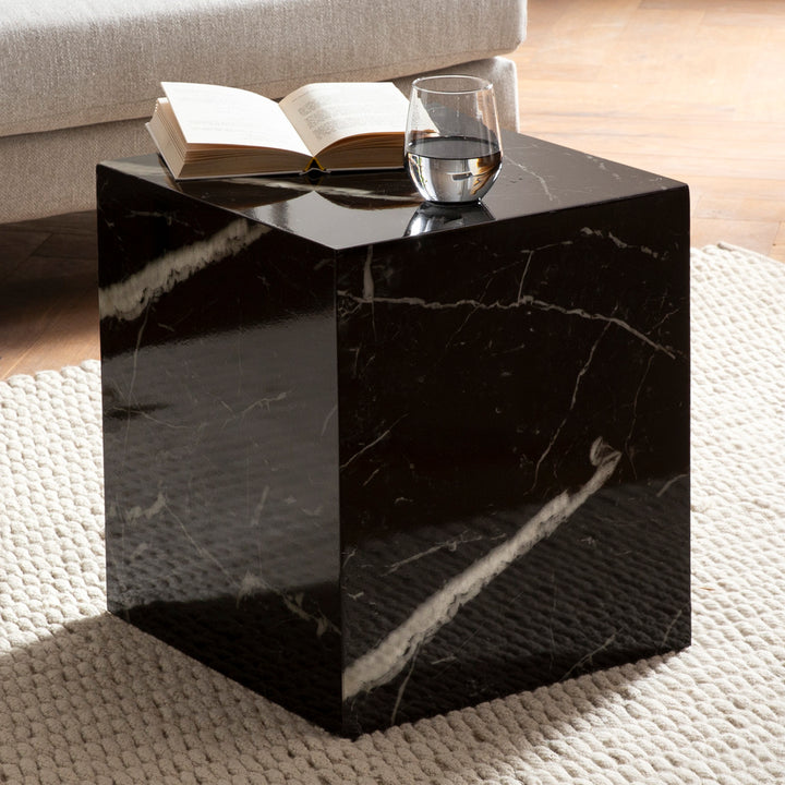 Couchtisch MONOBLOC in Hochglanz mit Marmor-Optik, Würfelform