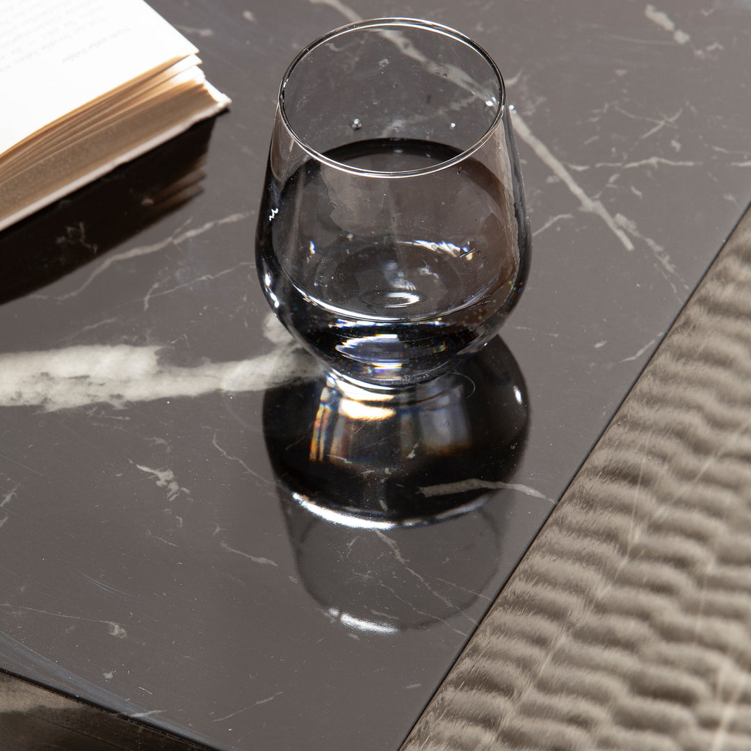 Couchtisch MONOBLOC in Hochglanz mit Marmor-Optik, Würfelform