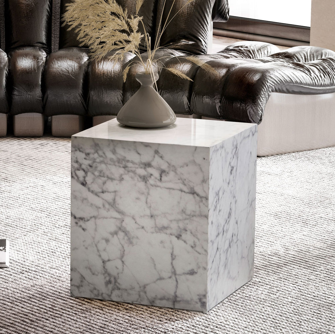 Couchtisch MONOBLOC in Hochglanz mit Marmor-Optik, Würfelform